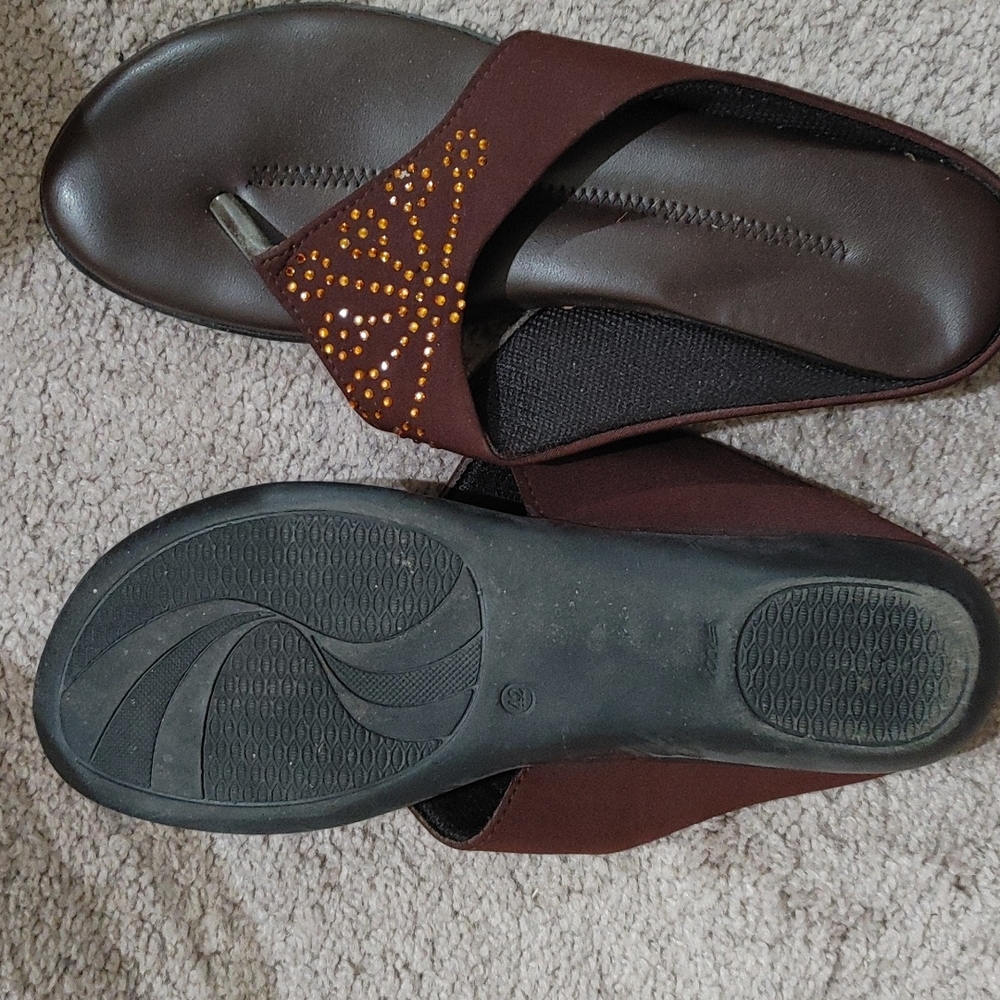 Slippers - Picture 2 of 3